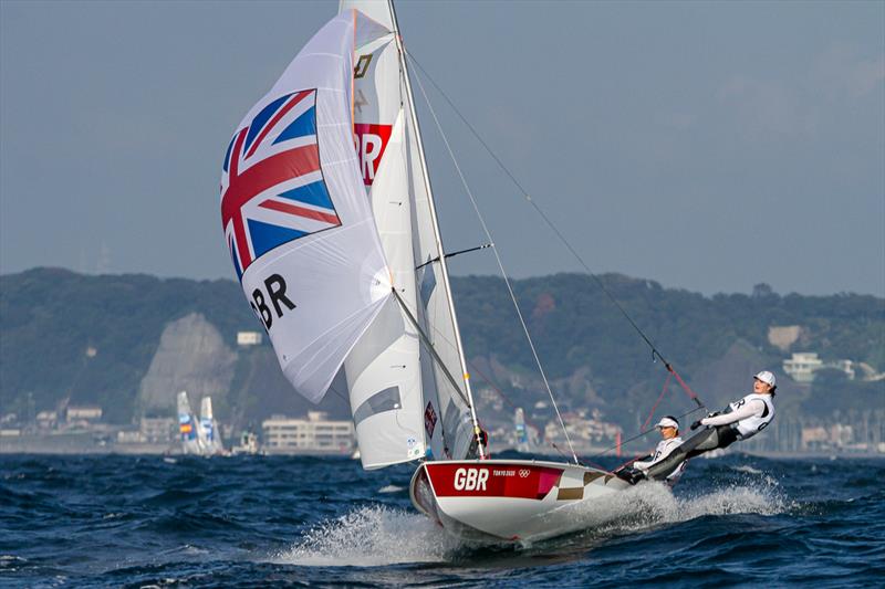 Tokyo2020 - Day 4 - July, 28, - Enoshima, Japan. Hannah Mills & Eilidh McIntyre (GBR) Womens 470 photo copyright Richard Gladwell - Sail-World.com / nz taken at  and featuring the 470 class