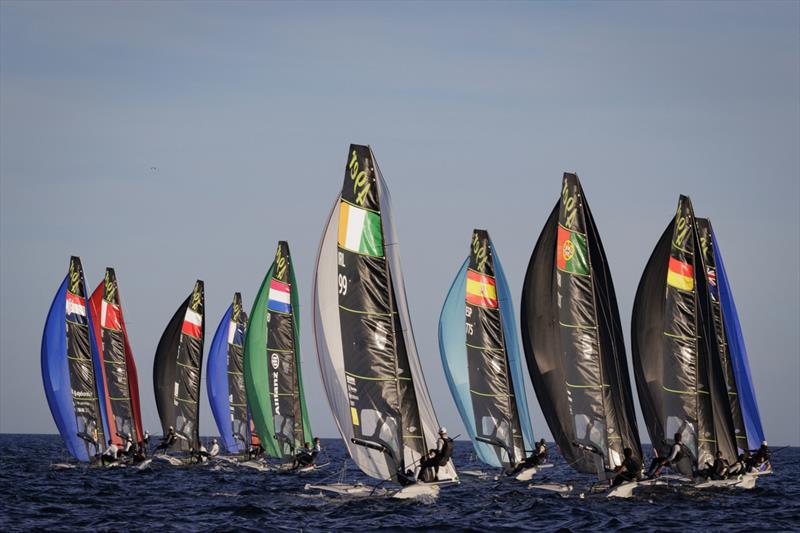 Gold fleet final round at the 49er European Championships - photo © David Branigan / Oceansport