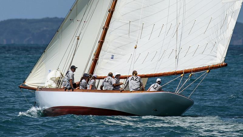 Rawhiti heads for the windward mark - Mahurangi Regatta - January 29, 2022 - photo © Richard Gladwell - Sail-World.com/nz