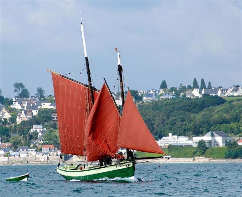 Grand LeJon- a replica Breton lugger - photo © Jocelyne