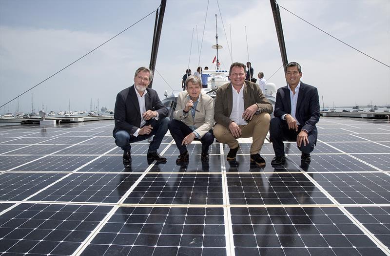 Gunter Pauli (The Blue Economy) , Markus-Alexander Antionetti (Swiss Amabssador), Marco Simeoni (Race for Water Président) et Juan Alberto Wu (L 1 Président ) - photo © Race For Water