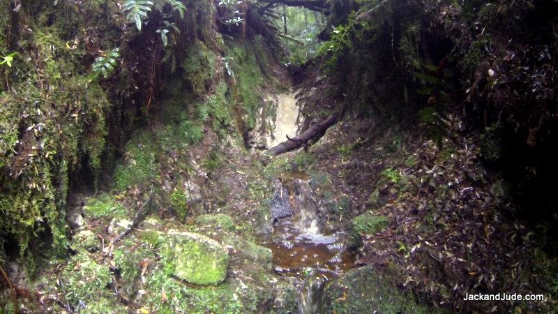 Shoe-road entered small creek - photo © Jack and Jude