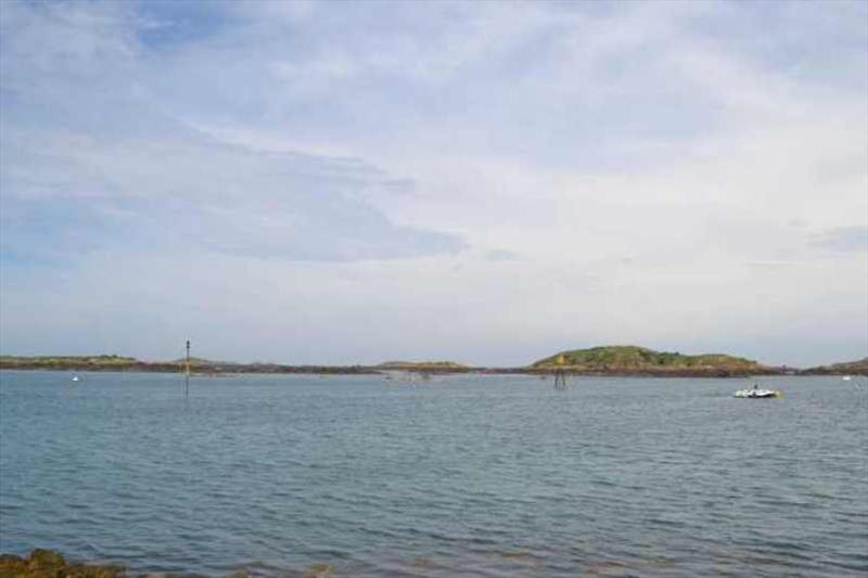 Tide dropping to expose the many islands - photo © Red Roo