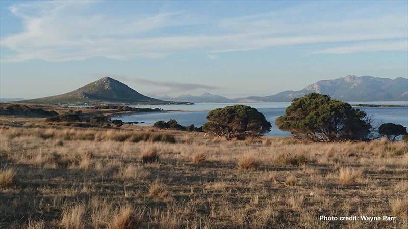 Cruising Flinders Island - photo © Wayne Parr