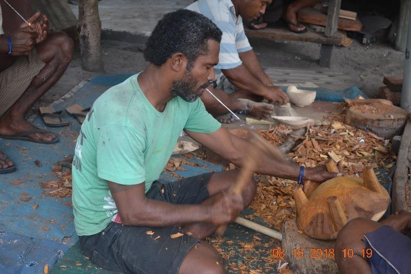 Wood carvers - photo © Andrew and Clare / Freedom and Adventure