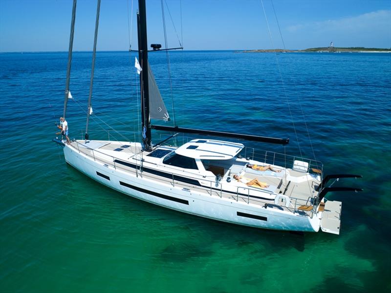 Amel sailboat outlet