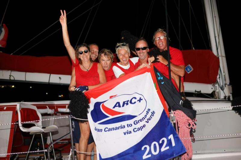 The six, all French crew of Piment Rouge: Pierre De Saint-Vincent, Hervé Cardona, Catherine Ducret, Vincent Henry, Serge Milliard and Sylvie Servoles - photo © WCC / Arthur Daniel