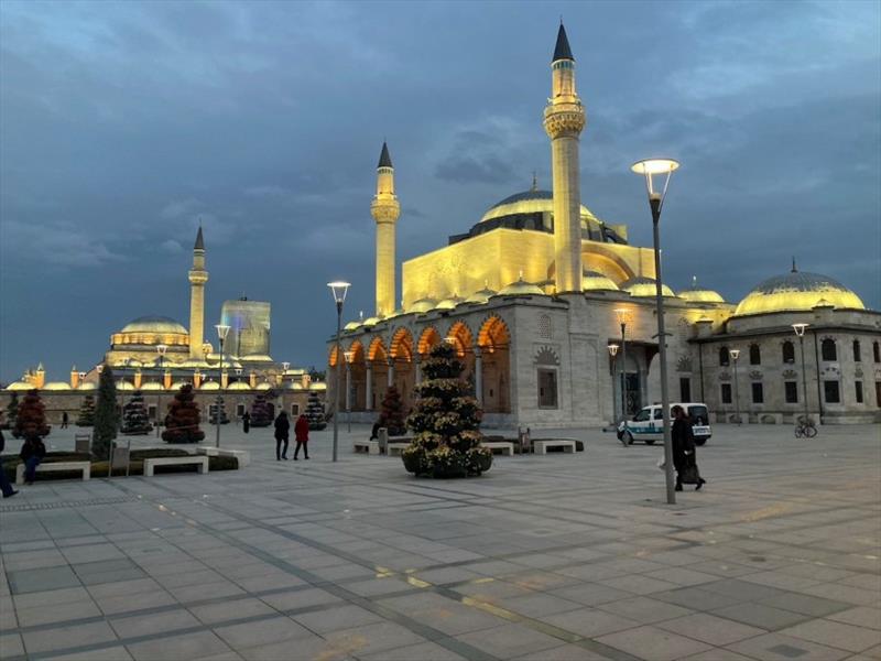 Sultan Selim Camii and Mevlana Müzesi (on dusk) - photo © SV Red Roo