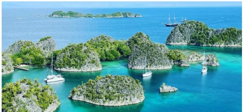 Raja Ampat archipelago - photo © Island Cruising NZ