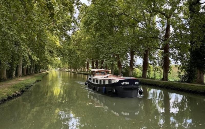 Garonne canal - photo © SV Red Roo