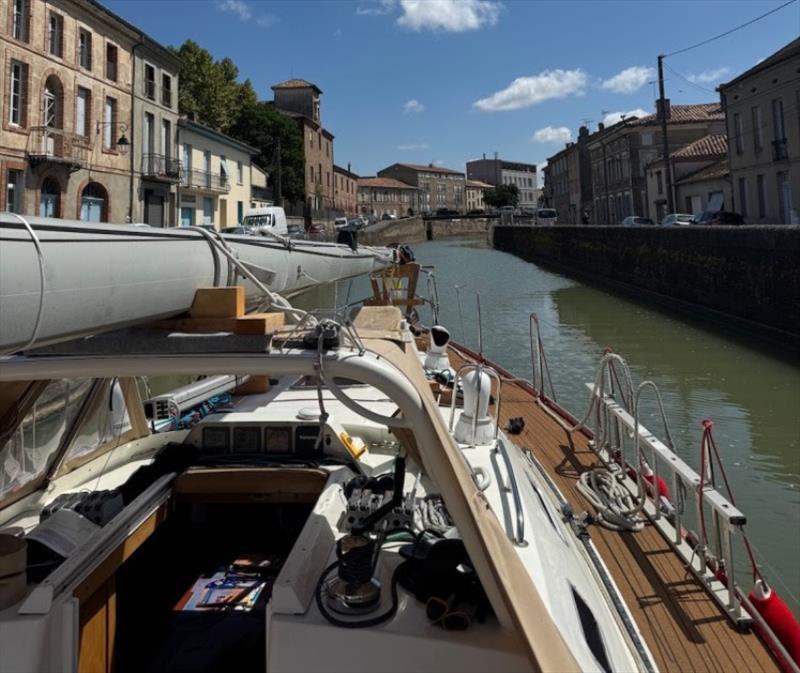 Garonne canal  - photo © SV Red Roo