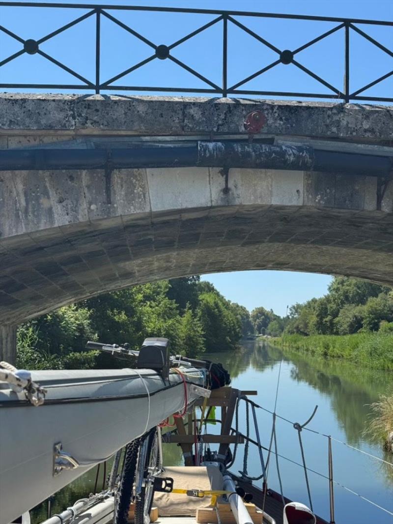 Garonne canal - photo © SV Red Roo