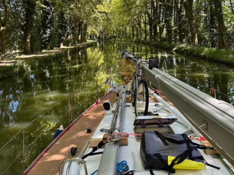 Garonne canal - photo © SV Red Roo