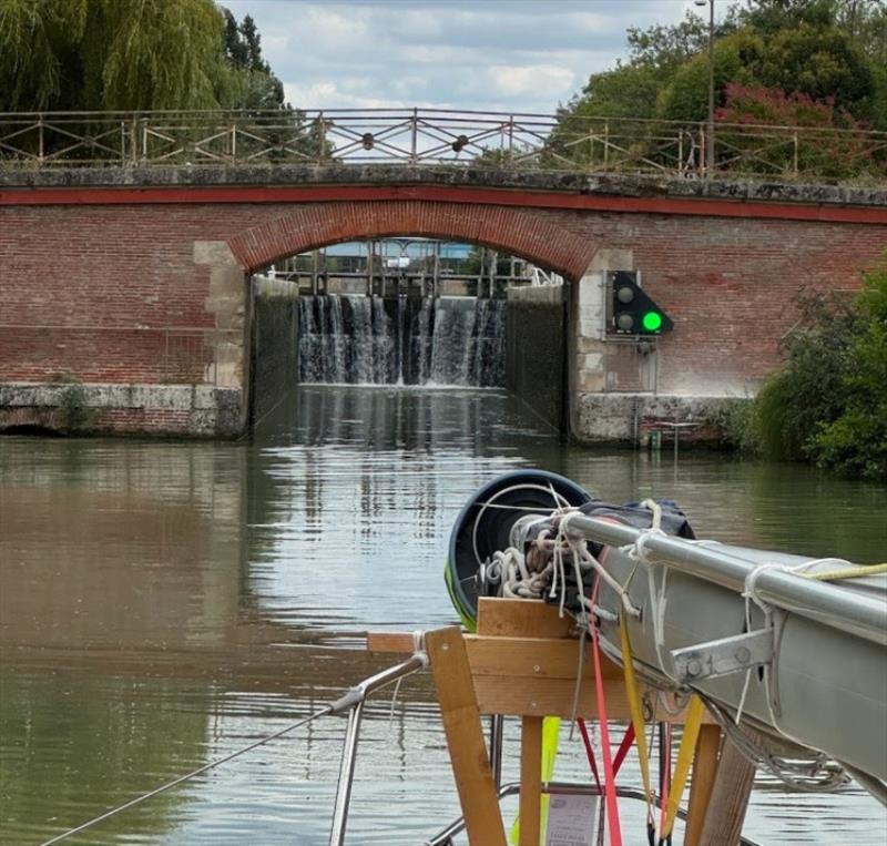 Garonne canal - photo © SV Red Roo