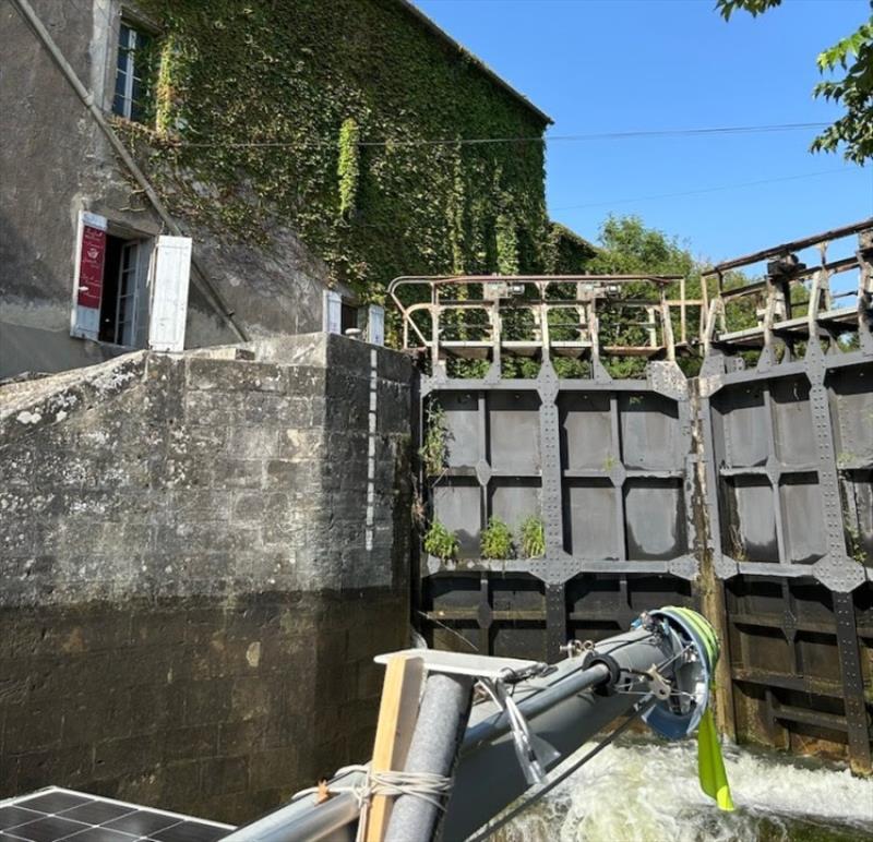 Canal du Rhône à Sète - photo © SV Red Roo