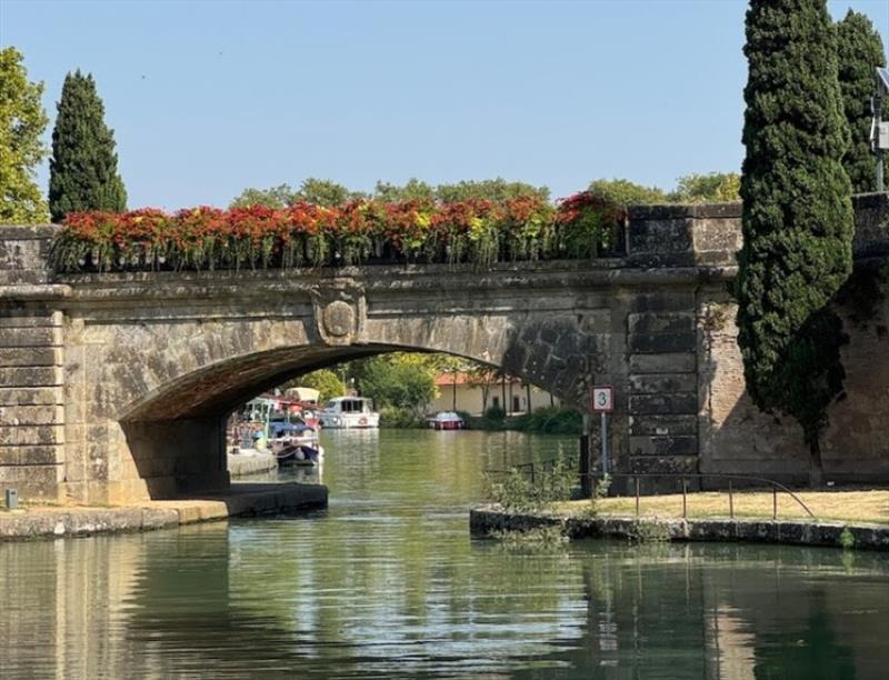 Canal du Rhône à Sète - photo © SV Red Roo