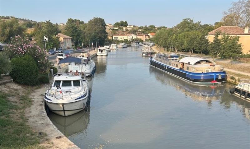 Canal du Rhône à Sète - photo © SV Red Roo