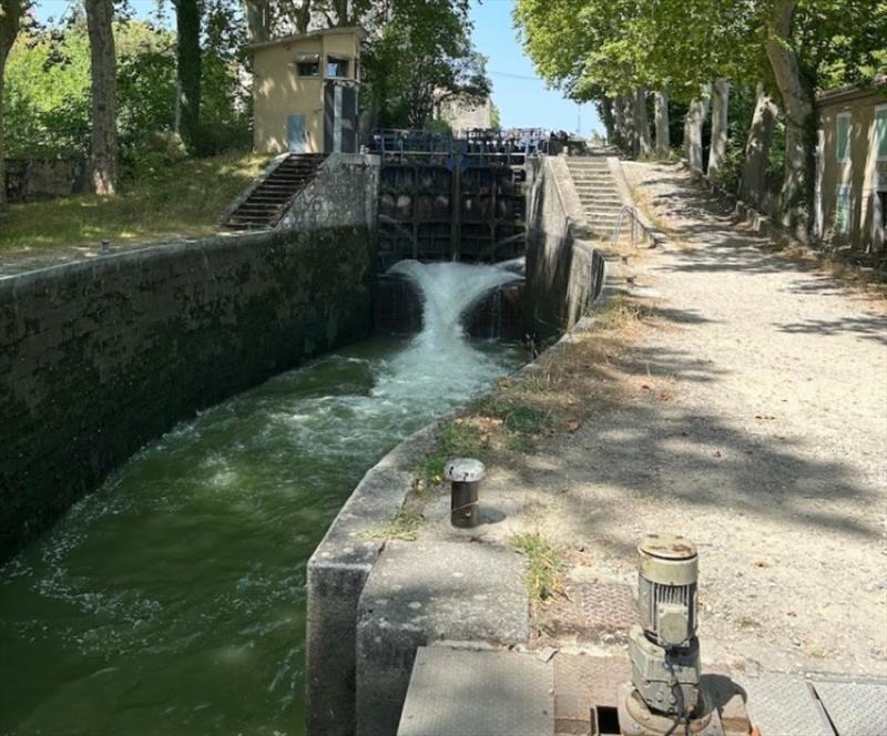 Canal du Rhône à Sète - photo © SV Red Roo