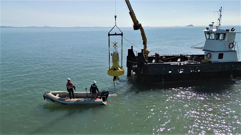 HydraSpectra water sensor being installed on Darumbal Sea Country in Keppel Bay, where CSIRO is monitoring for sediment and dissolved carbon plumes - photo © CSIRO