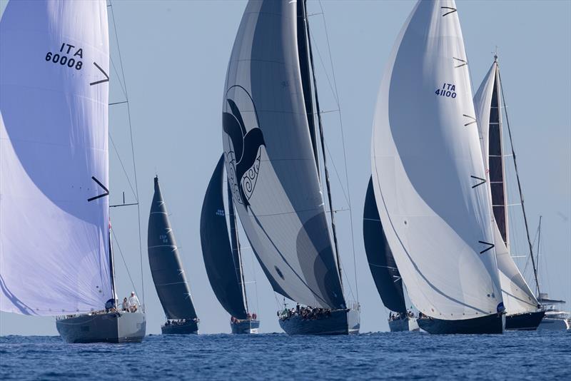 Downwind in Maxi 3 - Les Voiles de Saint-Tropez - photo © Gilles Martin-Raget / www.martin-raget.com 