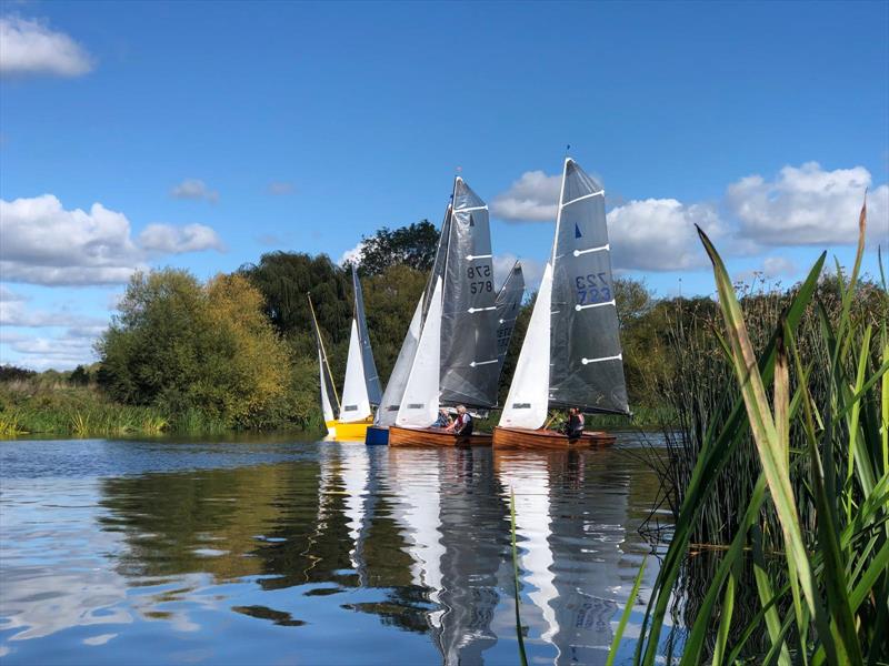 Very close racing during the Merlin Rocket HD Sails Midland Circuit, Classic Series and Craftinsure Vintage Series at Trent Valley - photo © Helen Neaverson