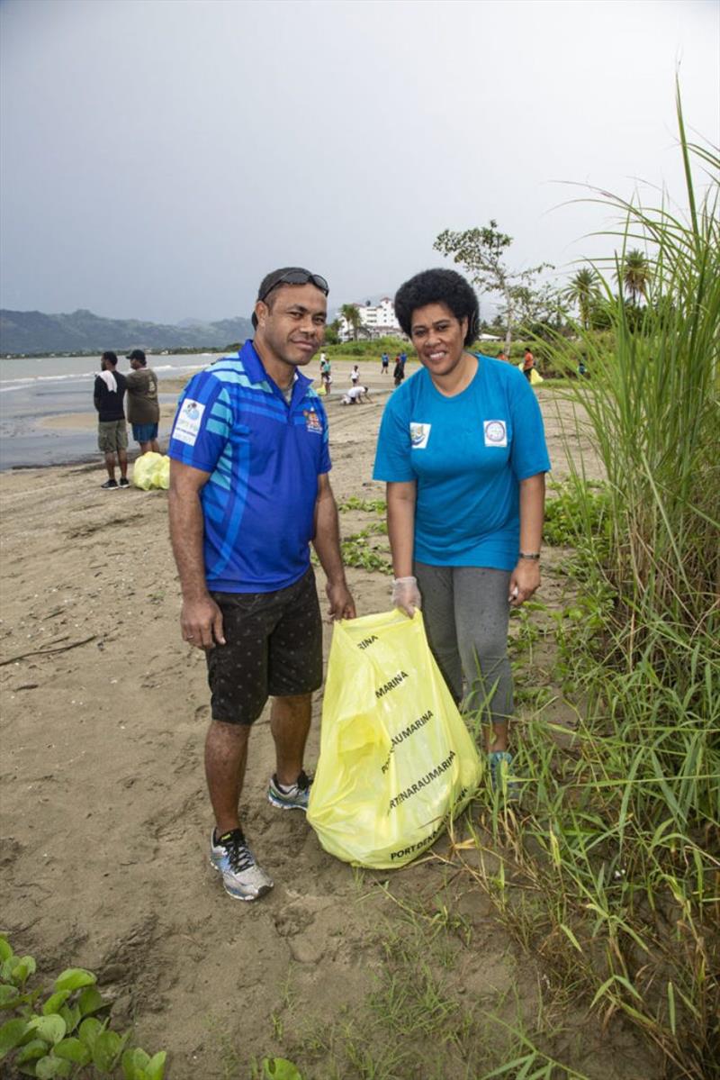 Volunteers at Wailoaloa Beach clean-up photo copyright Peter Charaf taken at 