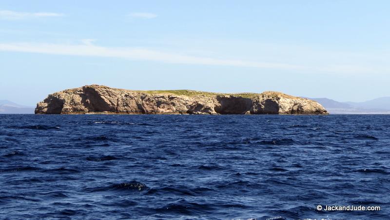 Iles de Phoques – Caves and good diving photo copyright Jack and Jude taken at 