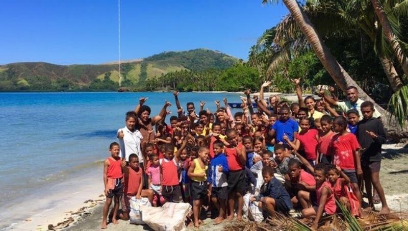 Ucunivatu community cleanup - photo © Marina Walser