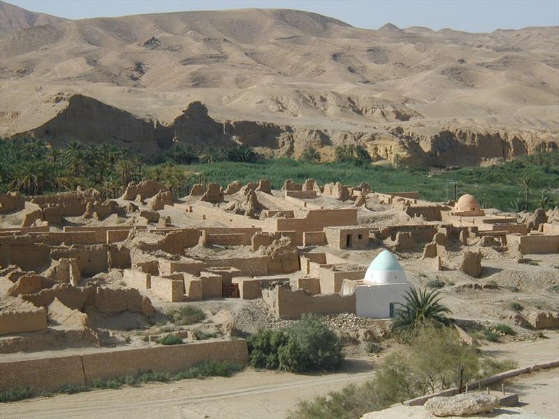 Desert Oasis Tunisia - photo © Hugh & Heather Bacon