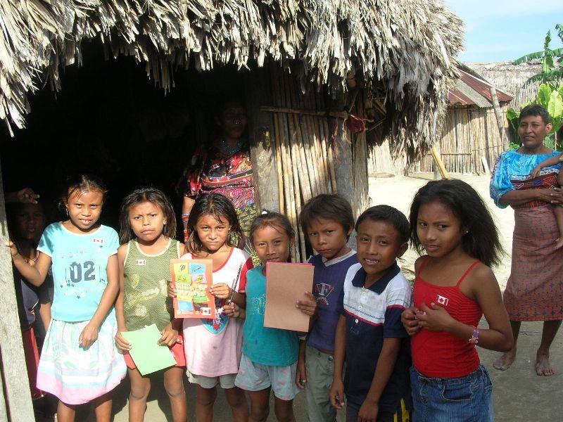 Kuna village kids - photo © Hugh & Heather Bacon