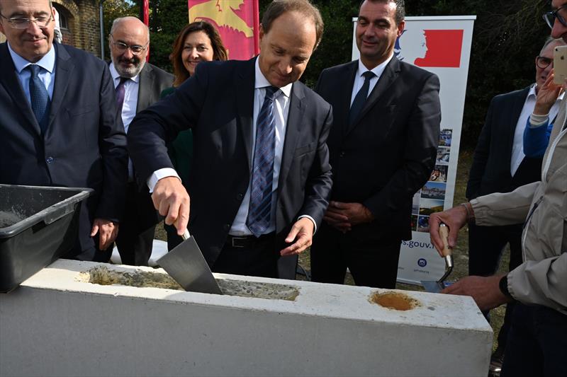 La Mora site: laying the foundation stone on the East Pier - photo © Patrick Deroualle