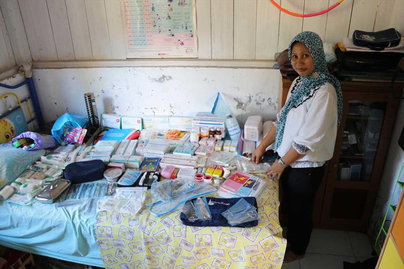 A Midwife receives supplies from S/V Vega - photo © Shane Granger