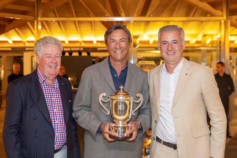 Bullitt's Andrea Recordati with IMA Secretary General Andrew McIrvine (left) and President Benoît de Froidmont (right) - photo © IMA / Studio Borlenghi 