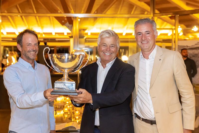 Benjamin Enon (left) with Spirit of Lorina owner Jean-Pierre Barjon and IMA President Benoît de Froidmont - photo © IMA / Studio Borlenghi 