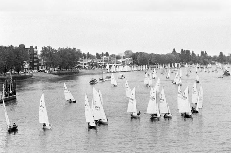 1977 Silver Jubilee Tideway Race with over 300 entrants - photo © Alamy / RSC