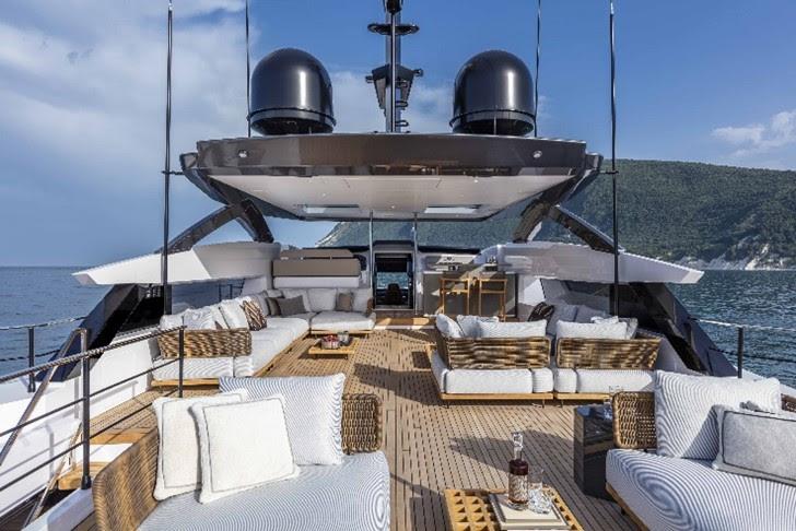 Custom Line 106 - photo © Ferretti Group