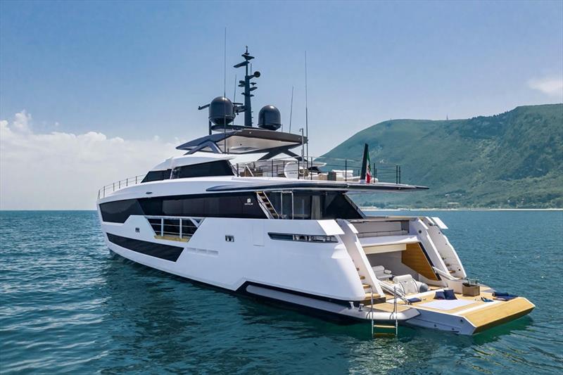 Custom Line 106 - photo © Ferretti Group
