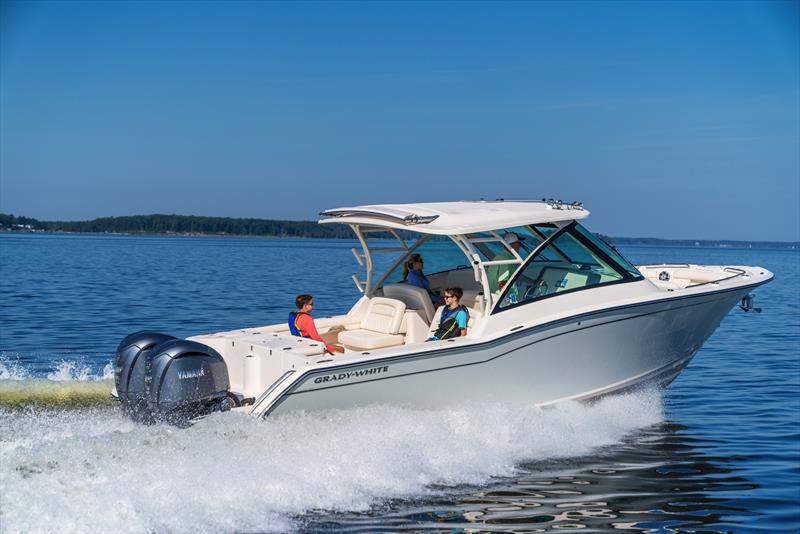 Freedom 325 - 32 foot Dual Console - photo © Grady-White