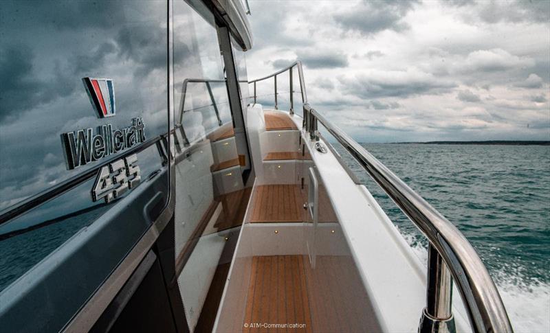 Wellcraft 435 - photo © Wellcraft