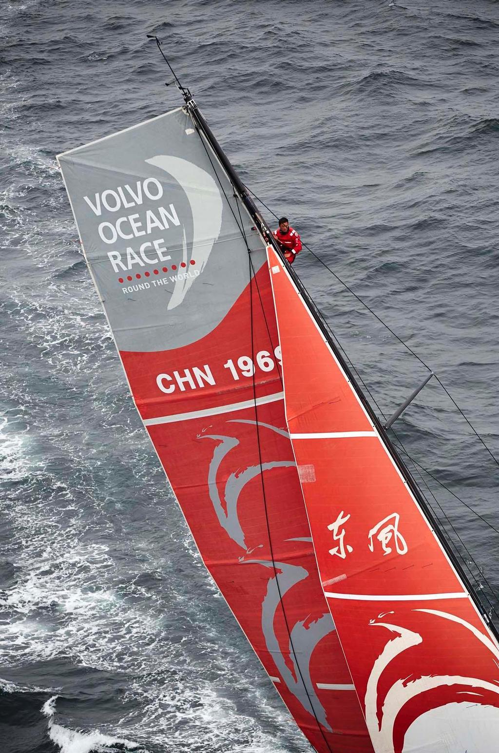 Sail check on Dongfeng ©  Benoit Stichelbaut / Dongfeng Race Team
