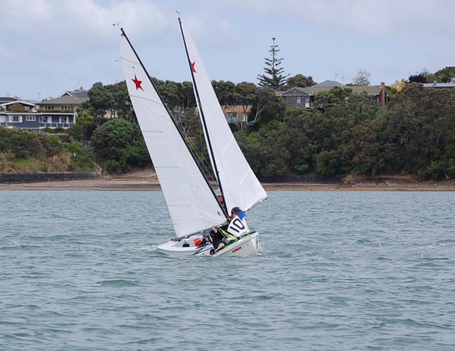 Gybing dual between Nick Gardiner and Jason Hewitt. © Brian Peet