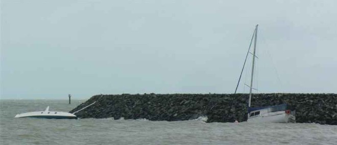 Breakwater at Airlie Beach marina © Jim Gard, Fusion Catamarans Airlie Beach http://www.fusioncats.com.au