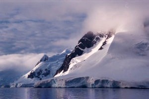 Antarctic coast © Blizzard Expeditions www.blizzardexpeditions