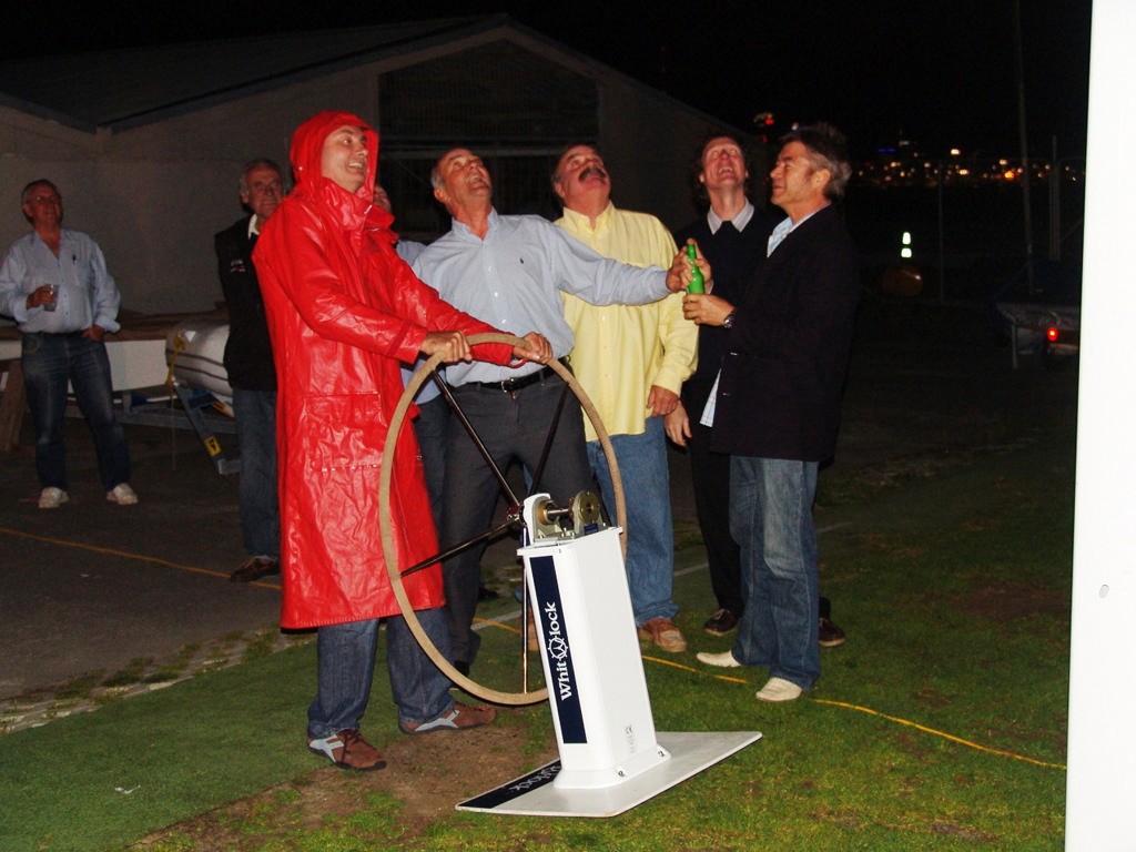 Right on 9.30pm, 25 years on, the crew hear a ’crack’, and look aloft as the mast comes down. © Richard Gladwell www.photosport.co.nz