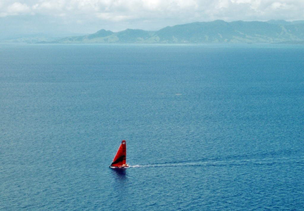 PUMA Ocean Racing navigates through Fiji's ìVatu Ira channel as they take the lead on Leg 5 of the 2008/09 Volvo Ocean Race © MusketCoveFiji www.musketcovefiji.com