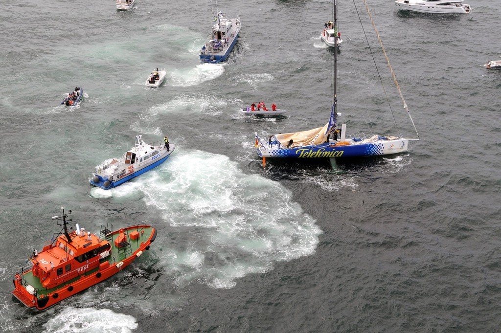 Telefonica Blue run aground the start of leg 9 from Marstrand to Stockholm<br />
<br />
They hit rocks while racing at approximately 14 knots of boatspeed. After 2 hours of attempts by pilot boats and the coastguard, the boat was finally freed and has made its way back to Marstrand for a full inspection<br />
<br />
 ©  David Kneale/Volvo Ocean Race http://www.volvooceanrace.com/