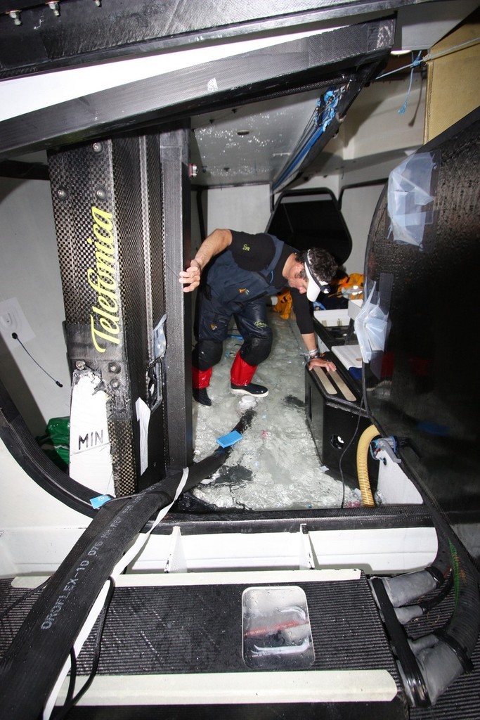 Telefonica Blue, skippered by Bouwe Bekking (NED) take on water after running aground at the start of leg 9 from Marstrand to Stockholm © Gabriele Olivo/Telefonica Blue/Volvo Ocean Race http://www.volvooceanrace.org