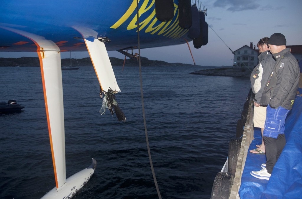 Telefonica shore crews work around the clock to fix the damage sustained when they ran aground at the start of leg 9 © Maria Muina/Equipo Telefonica