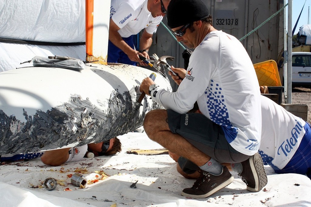 Telefonica shore crews work around the clock to fix the damage sustained when they ran aground at the start of leg 9 © Maria Muina/Equipo Telefonica
