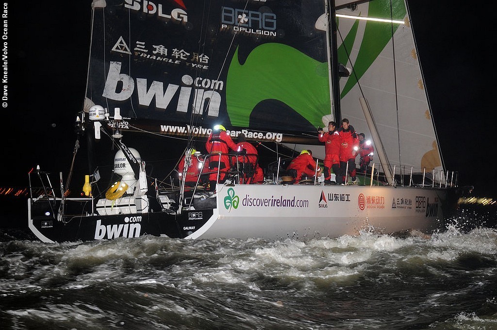 Green Dragon, skippered by Ian Walker (GBR) finish third on leg 7 from Boston to Galway, crossing the line at 02:31:18 GMT 24/05/09 ©  David Kneale/Volvo Ocean Race http://www.volvooceanrace.com/